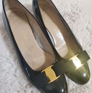 Vintage Salvatore Ferragamo Vara Bow Pumps 7B in Black Patent Leather
